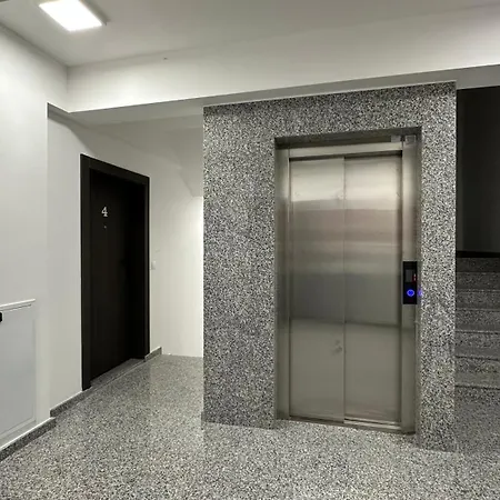 아파트 Markos Center 스코페